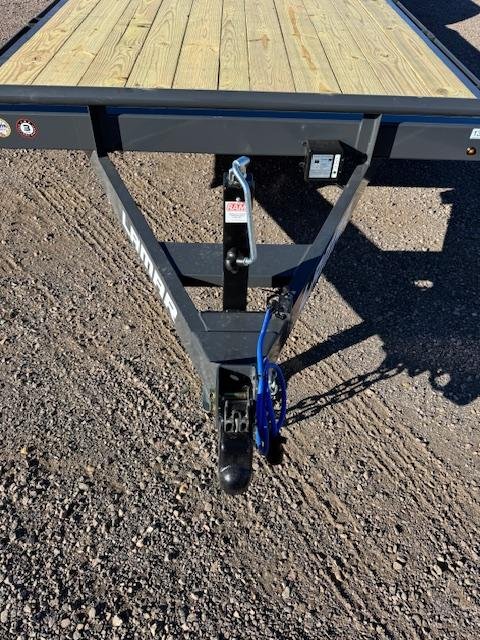x Lamar Trailers Equipment