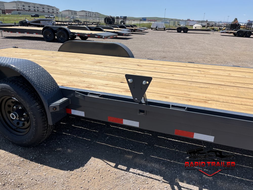 83"x24' Lamar Trailers Equipment