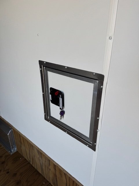 7.5'x23' NEO Trailers Enclosed Cargo