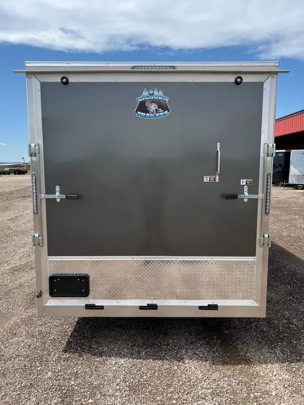 x R & M Mfg. Inc Enclosed Cargo
