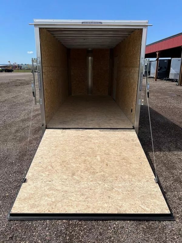 x R & M Mfg. Inc Enclosed Cargo