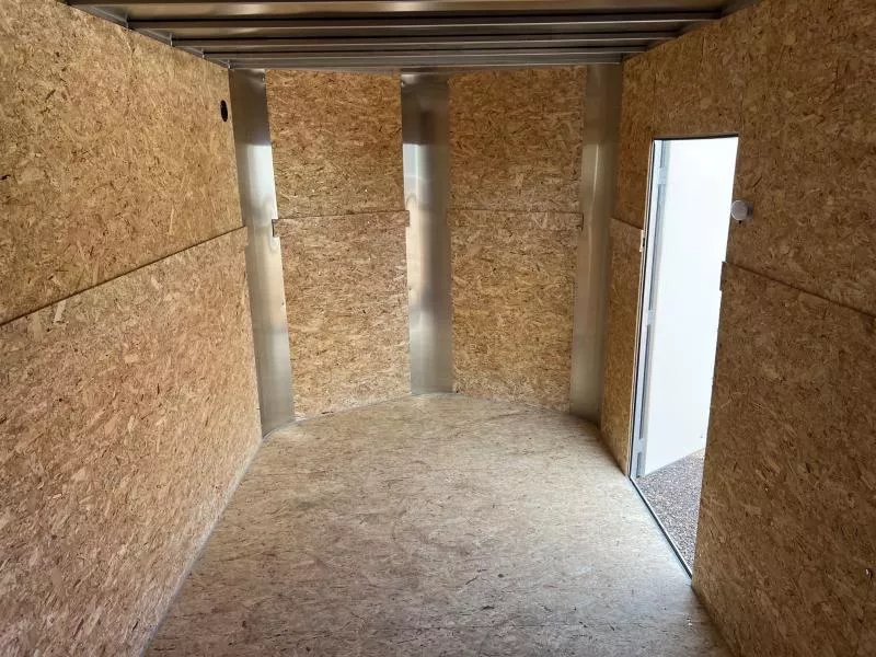 x R & M Mfg. Inc Enclosed Cargo