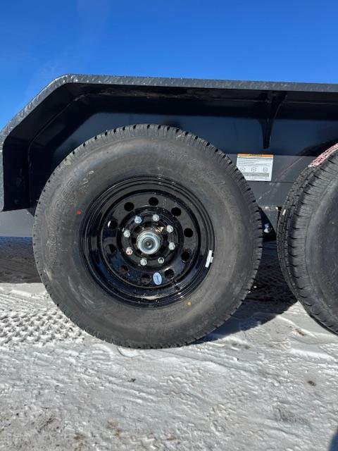 x Lamar Trailers Equipment