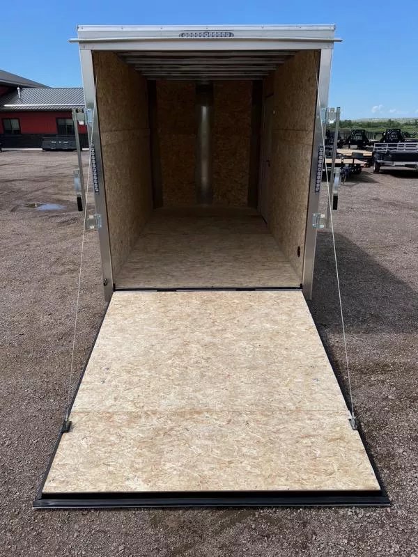 x R & M Mfg. Inc Enclosed Cargo