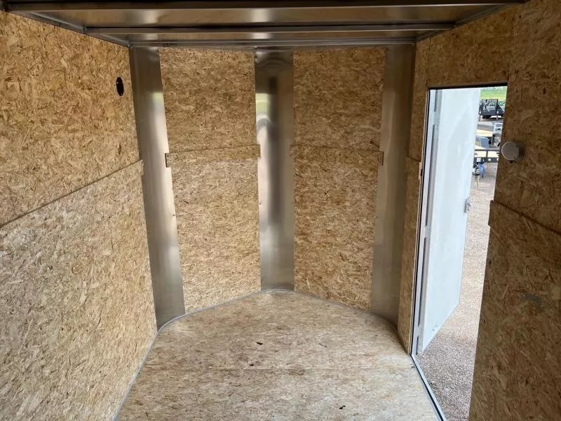 x R & M Mfg. Inc Enclosed Cargo
