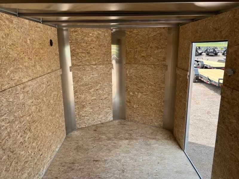 x R & M Mfg. Inc Enclosed Cargo