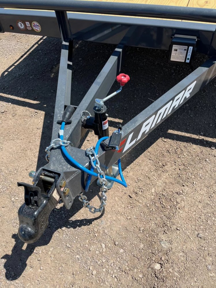 x Lamar Trailers Equipment
