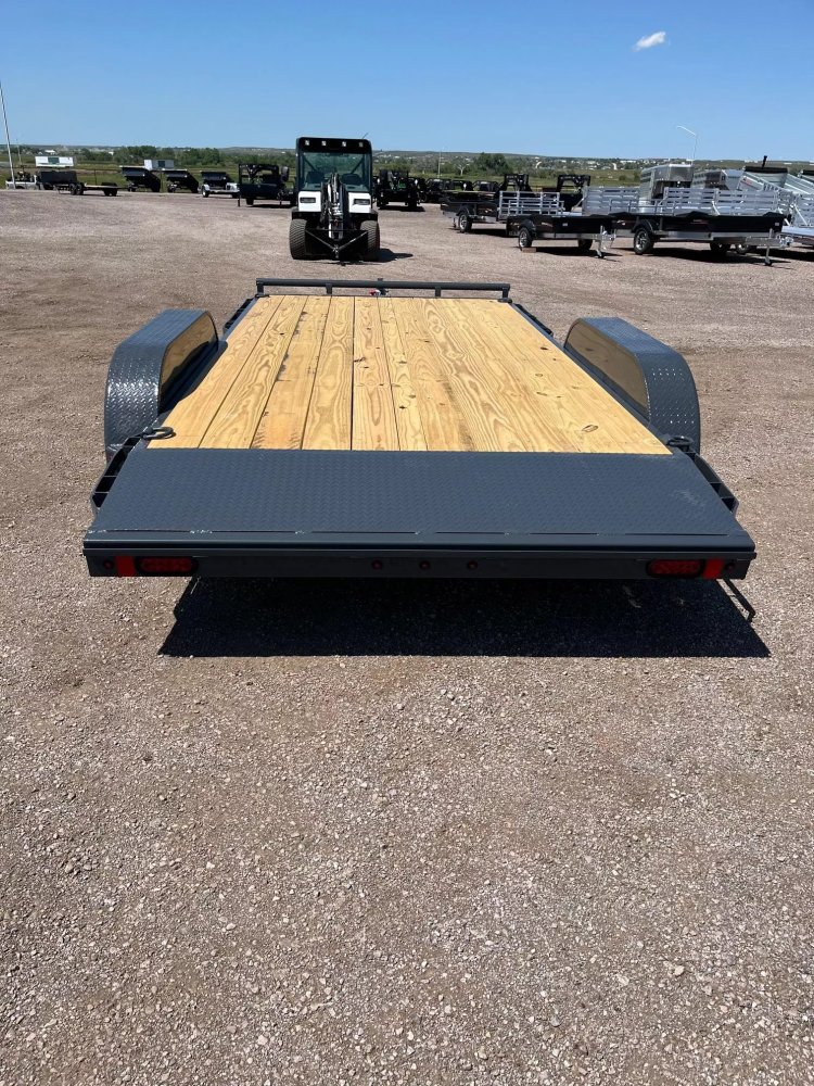 x Lamar Trailers Equipment