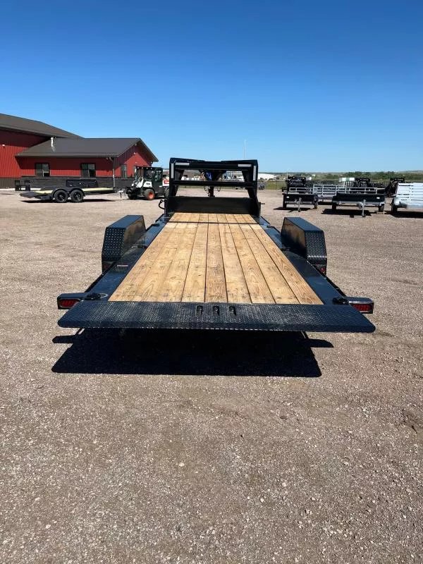 x Load Trail Equipment