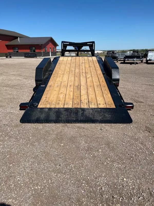 x Load Trail Equipment