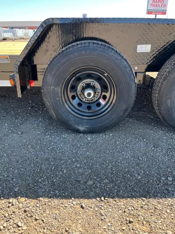 x Load Trail Equipment