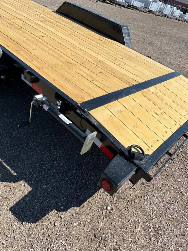 x Load Trail Equipment