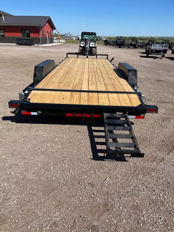 x Load Trail Equipment
