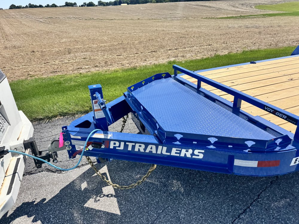 7x20 PJ Trailers Equipment