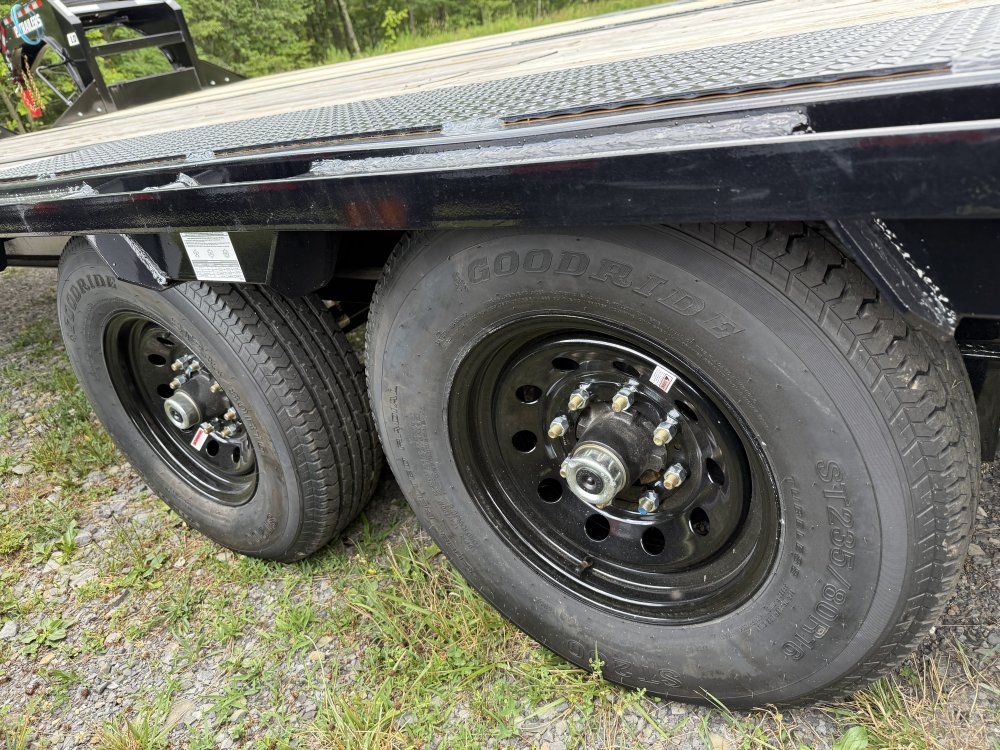 8.5x30 PJ Trailers Gooseneck