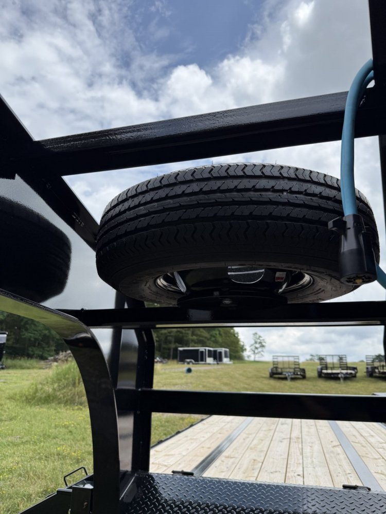 8.5x28 PJ Trailers Gooseneck