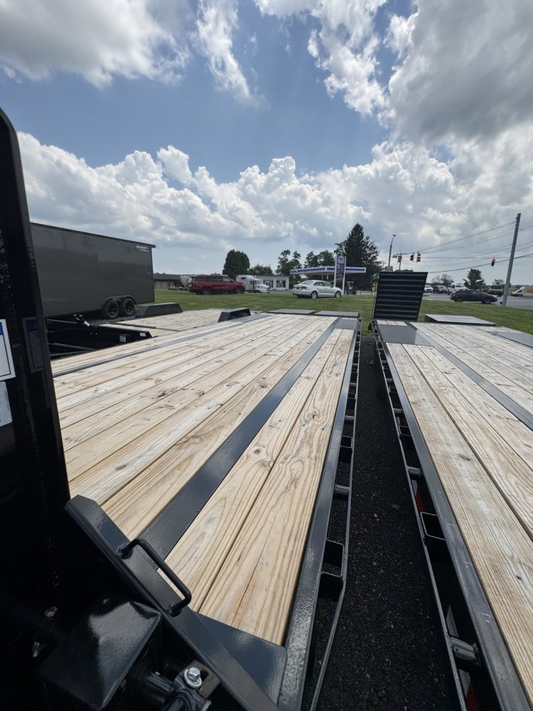 8.5x28 PJ Trailers Gooseneck