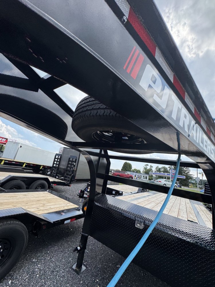 8.5x28 PJ Trailers Gooseneck