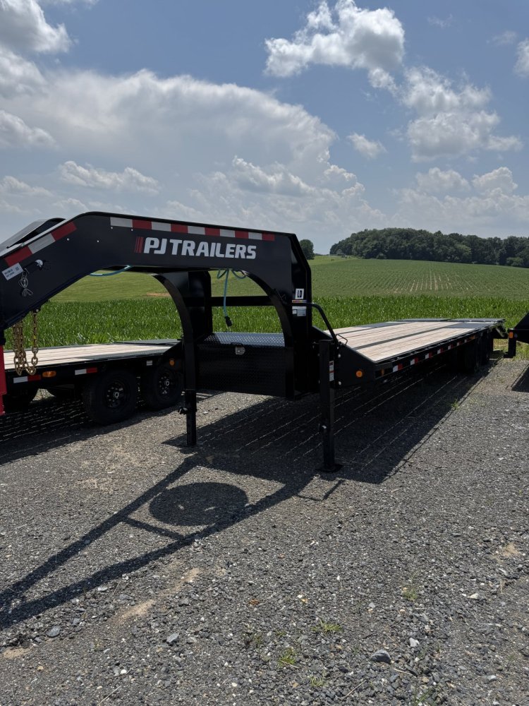 8.5x32 PJ Trailers Gooseneck