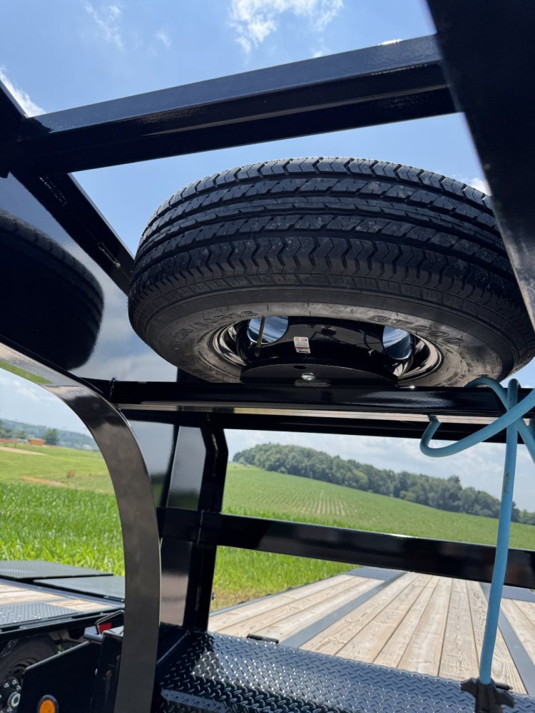 8.5x32 PJ Trailers Gooseneck