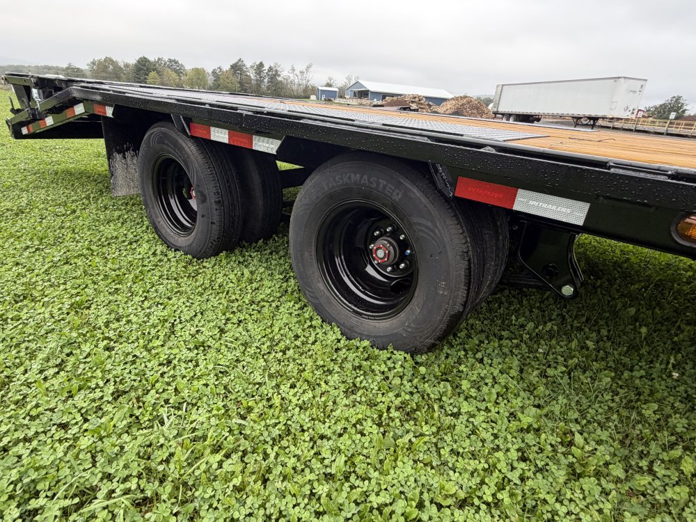 8.5'x25' PJ Trailers Gooseneck - photo 3
