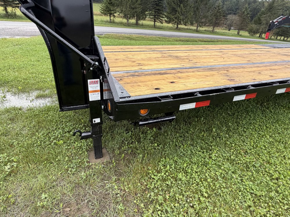 8.5'x28' PJ Trailers Gooseneck - photo 4