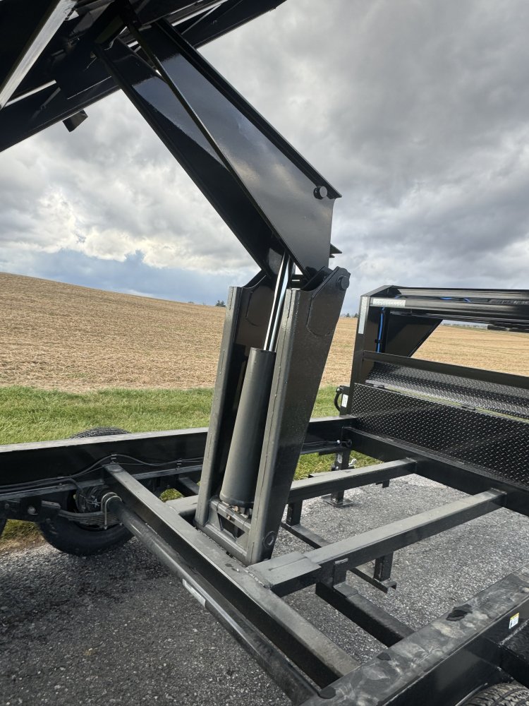 7x16 Load Trail Dump Trailer