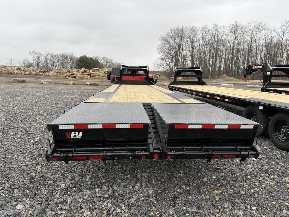 8.5x32 PJ Trailers Gooseneck