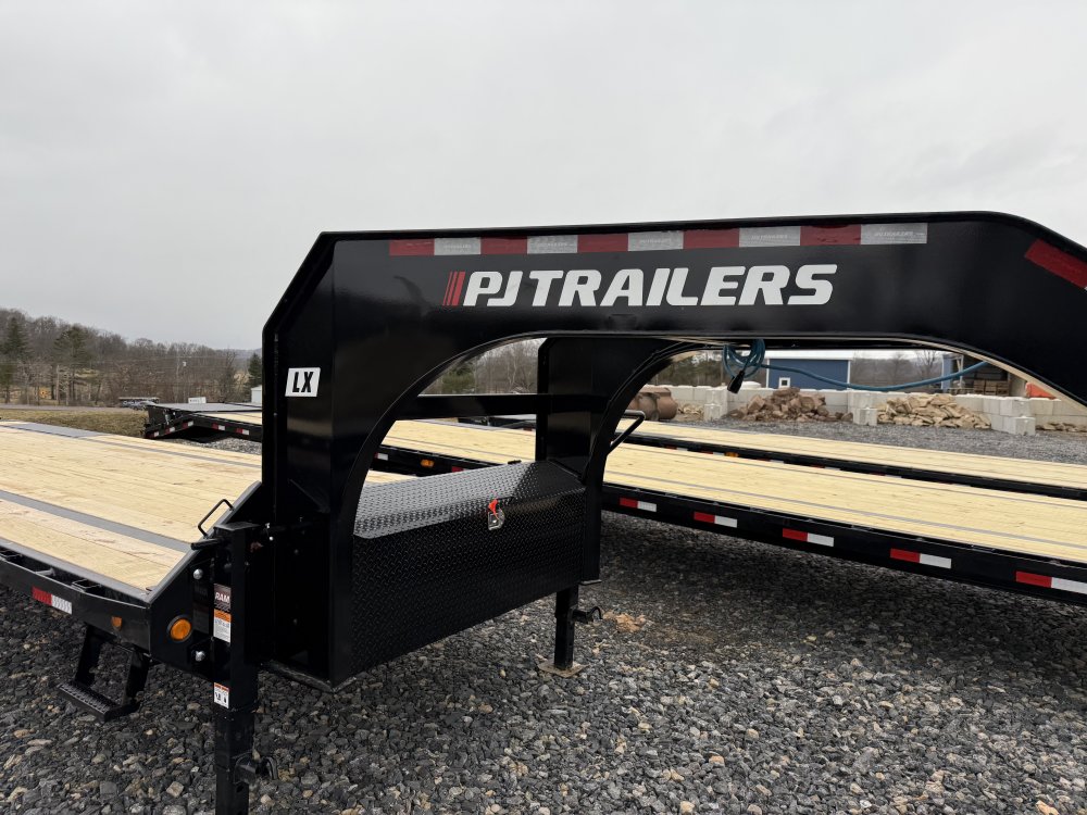 8.5x30 PJ Trailers Gooseneck