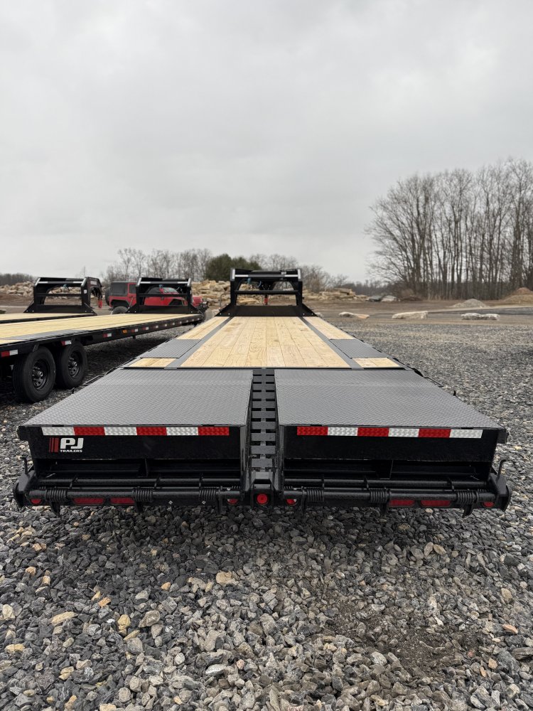 8.5x30 PJ Trailers Gooseneck