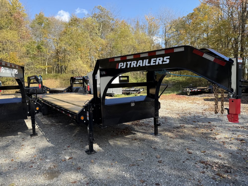 8.5'x30' PJ Trailers Gooseneck