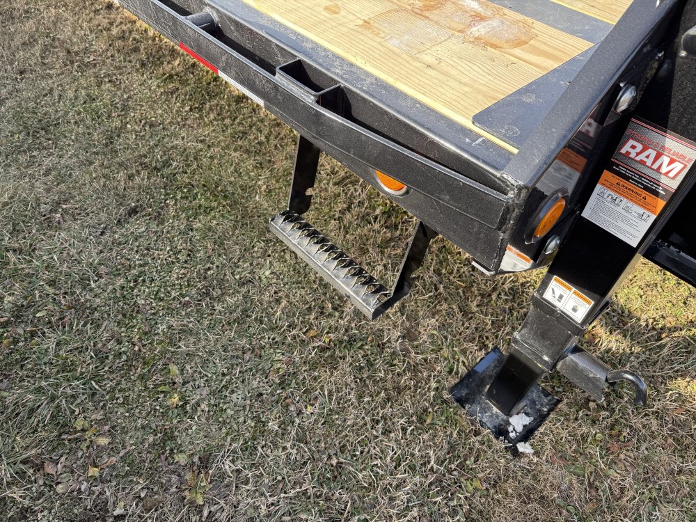 8.5x32 PJ Trailers Gooseneck