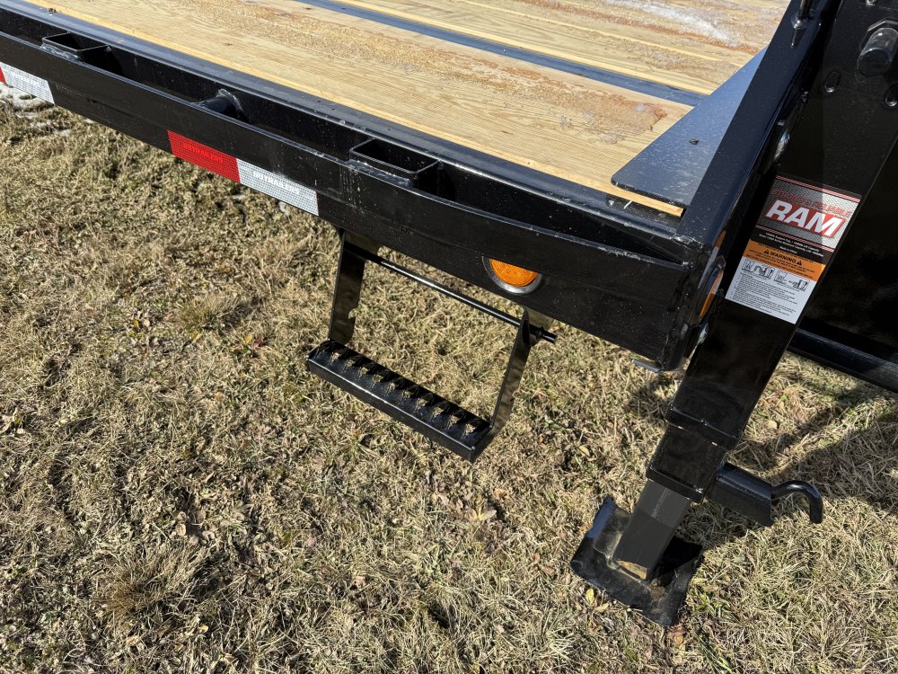 8.5x30 PJ Trailers Gooseneck