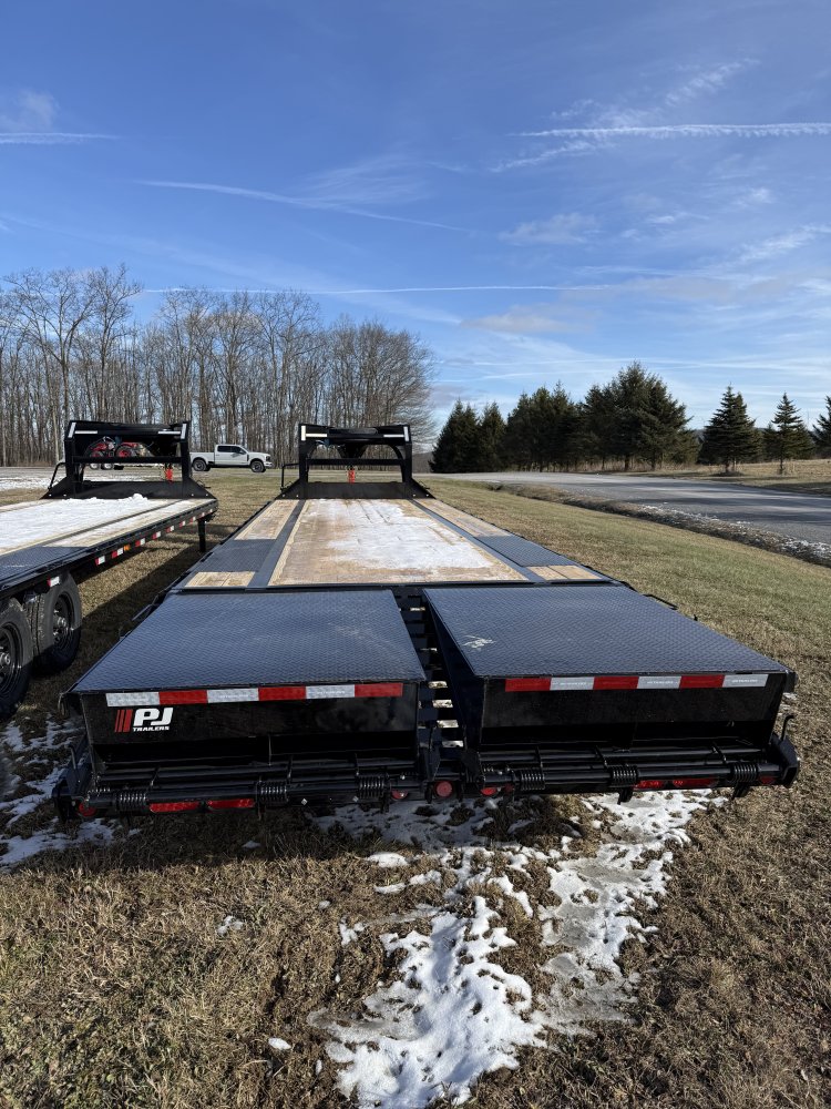 8.5x30 PJ Trailers Gooseneck