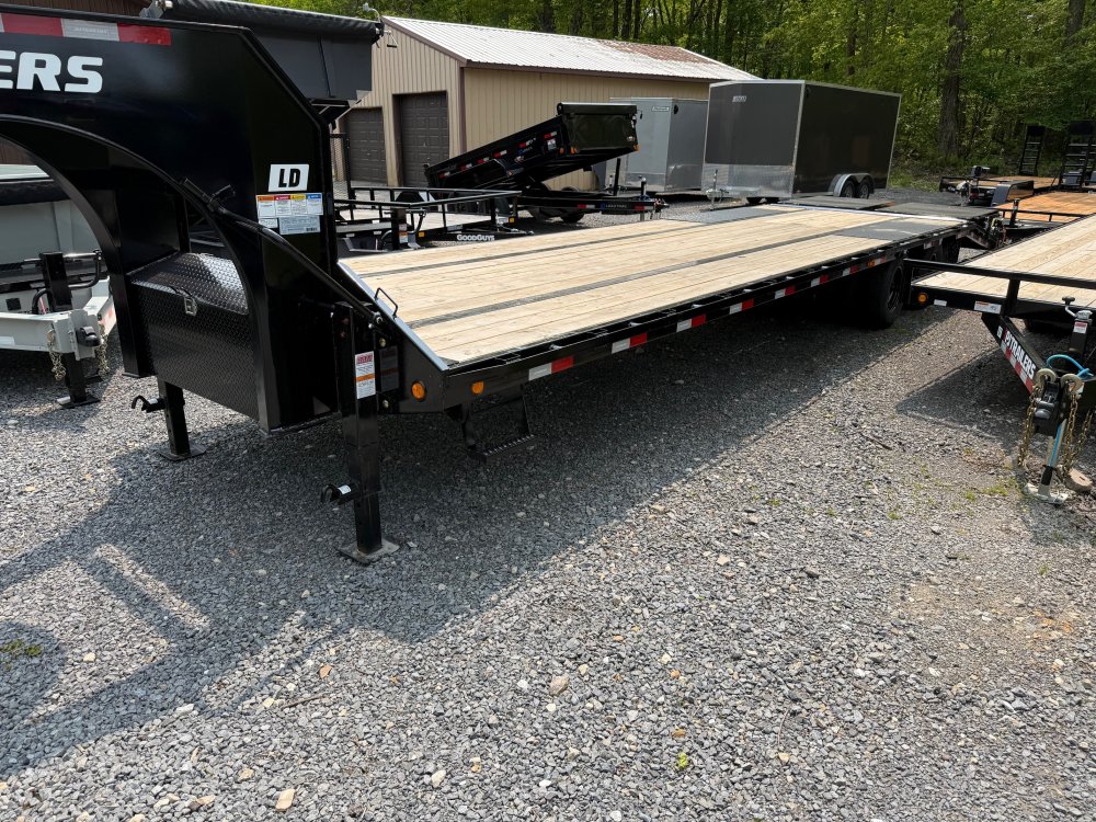 8.5x32 PJ Trailers Gooseneck