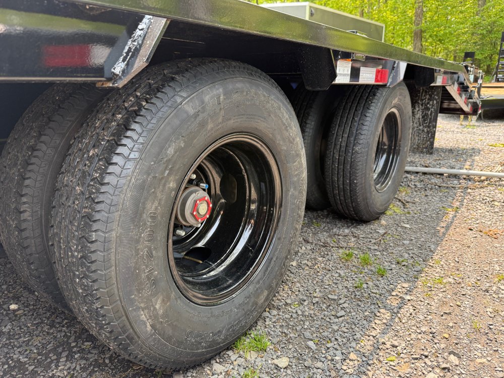 8.5x32 PJ Trailers Gooseneck