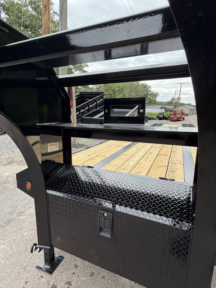 8.5x32 PJ Trailers Gooseneck