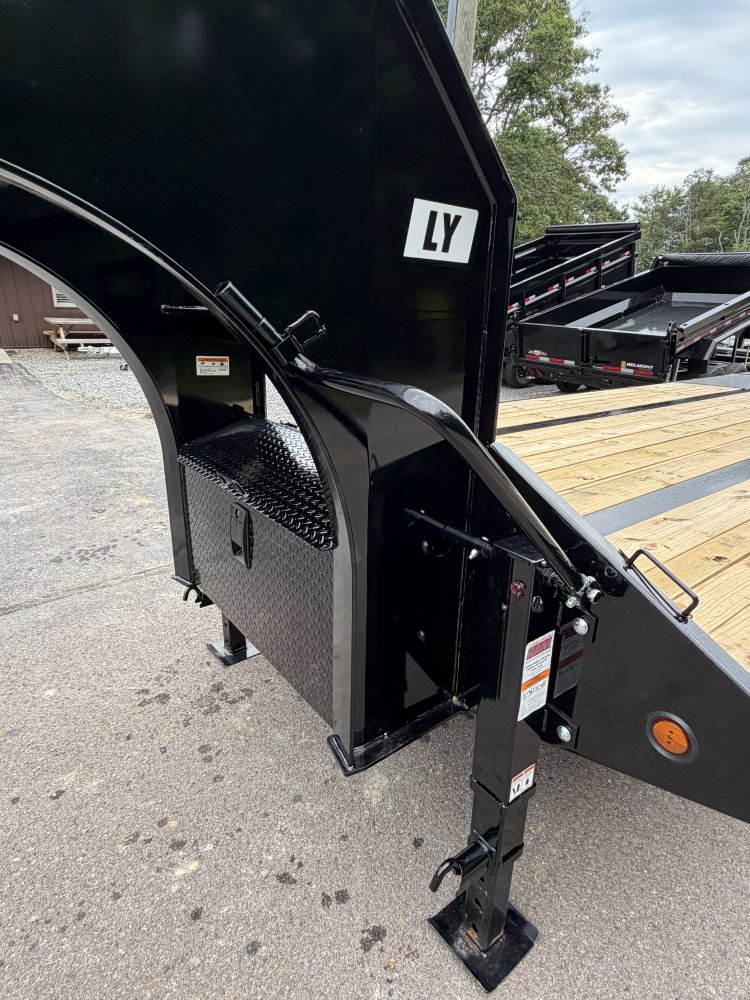8.5x32 PJ Trailers Gooseneck