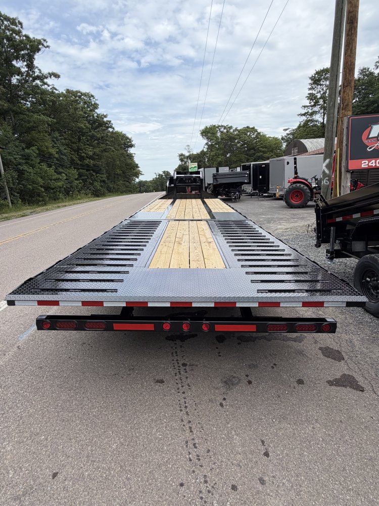 8.5x32 PJ Trailers Gooseneck