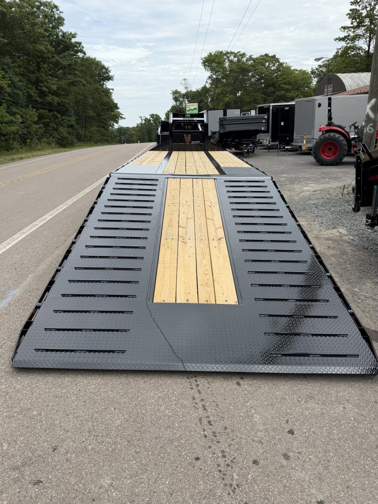 8.5x32 PJ Trailers Gooseneck
