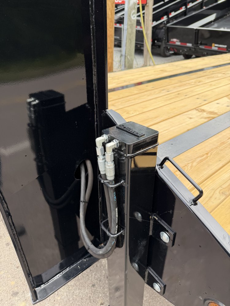 8.5x32 PJ Trailers Gooseneck