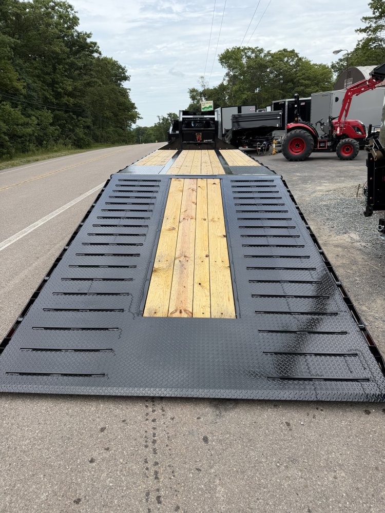 8.5x32 PJ Trailers Gooseneck