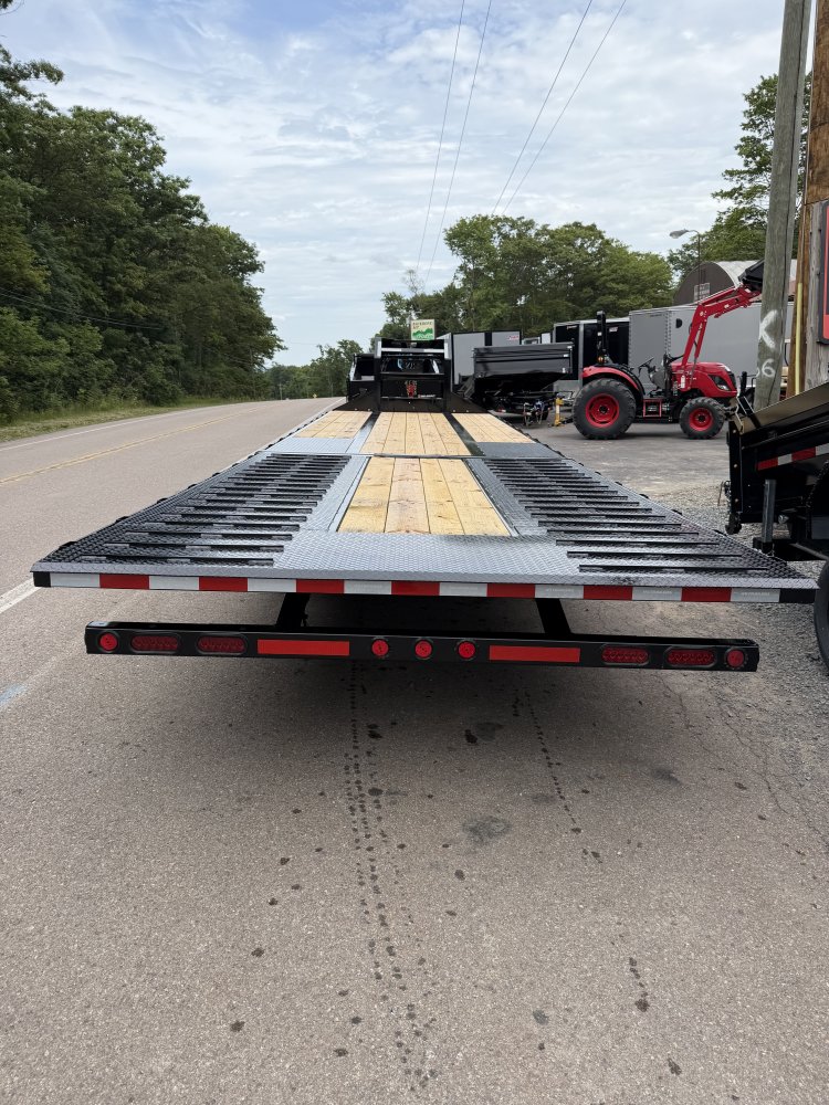 8.5x32 PJ Trailers Gooseneck