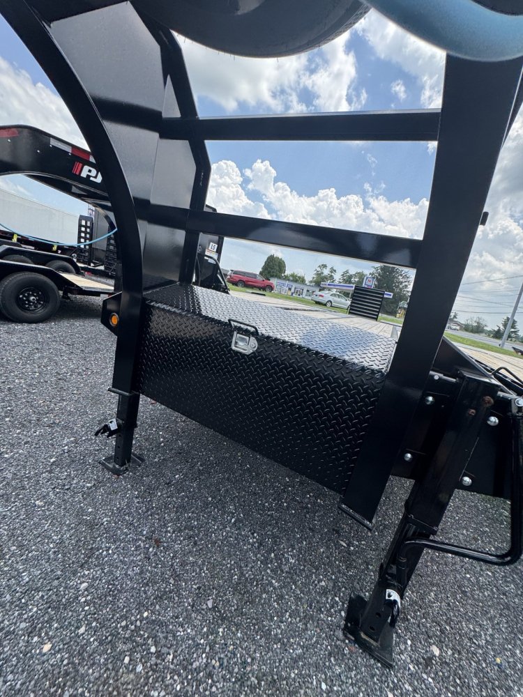 8x34 PJ Trailers Gooseneck
