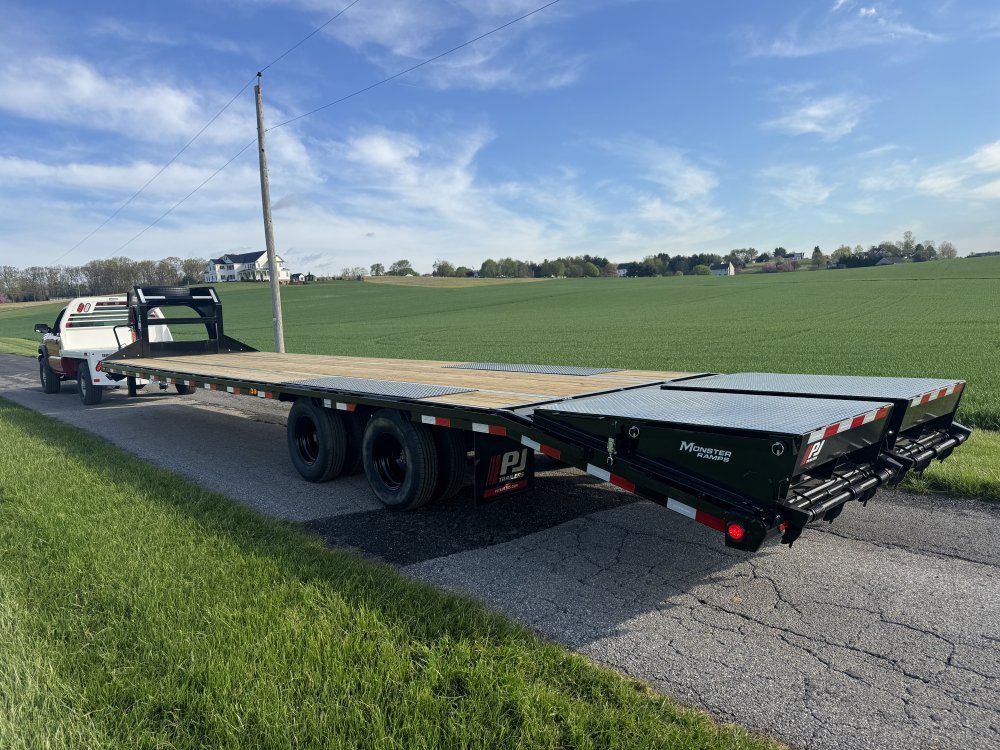 8x34 PJ Trailers Gooseneck