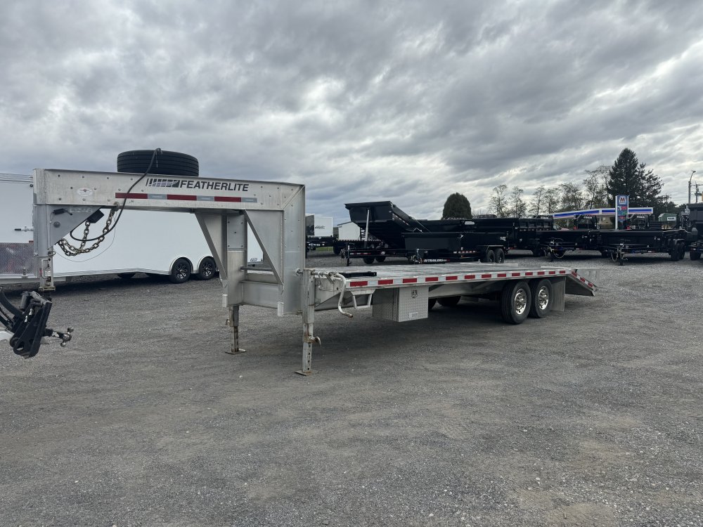 8.5x24 Featherlite Gooseneck