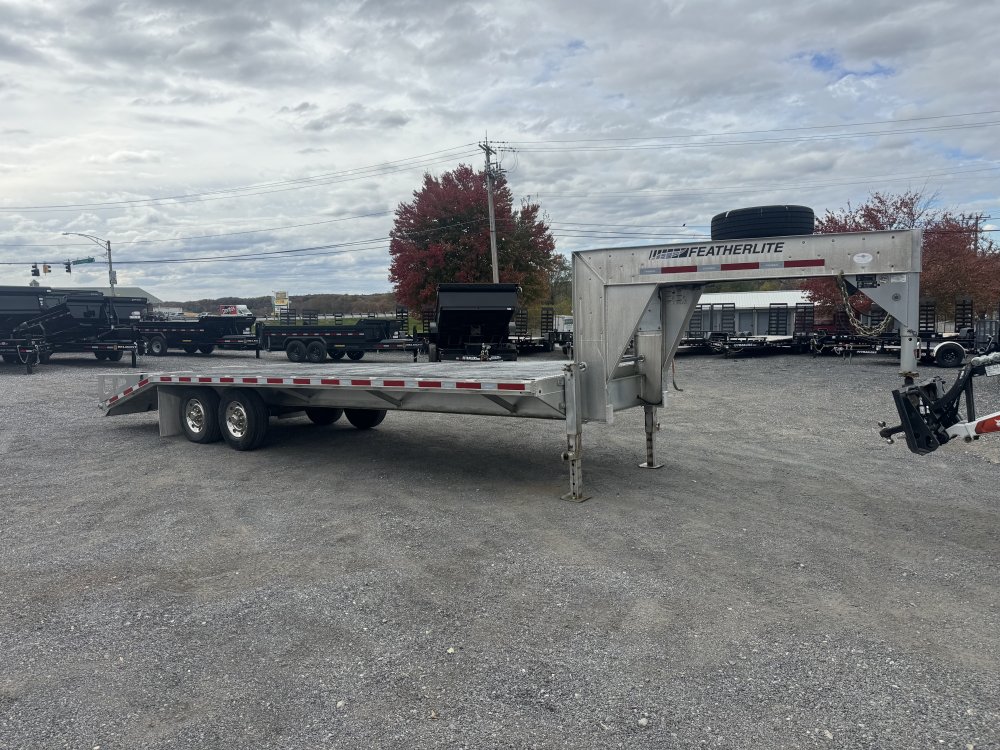 8.5x24 Featherlite Gooseneck