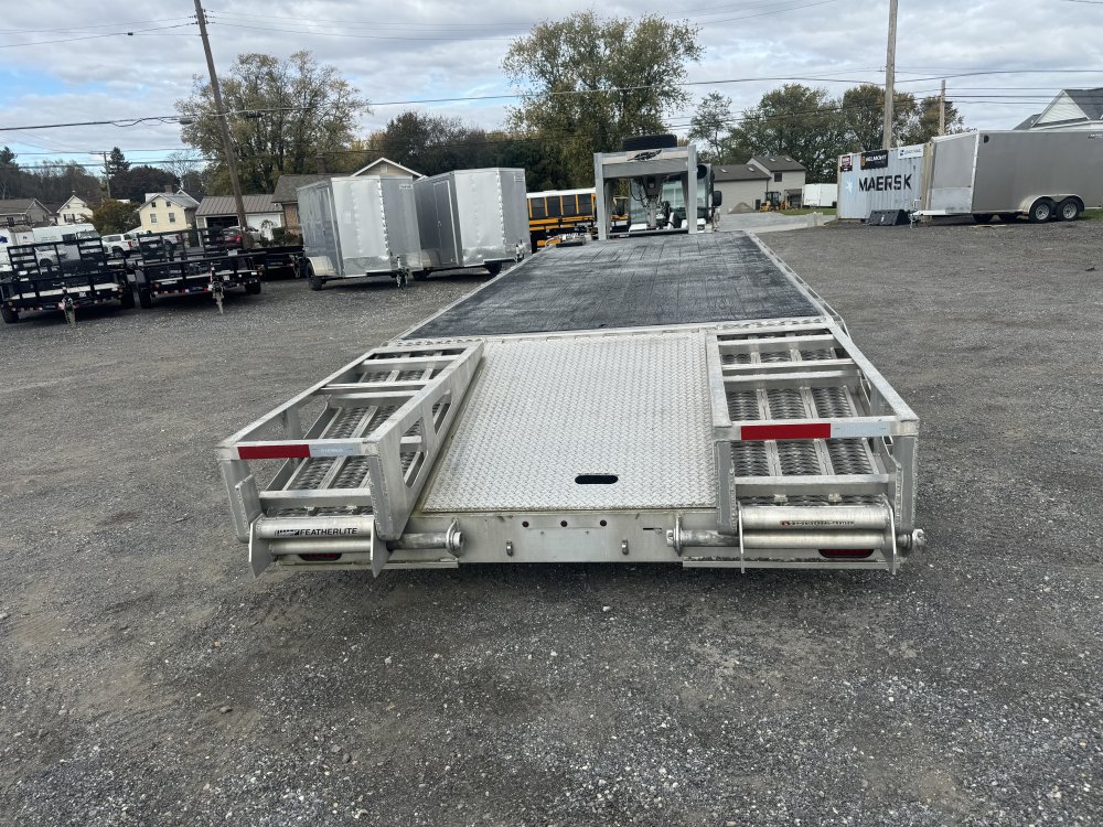 8.5x24 Featherlite Gooseneck