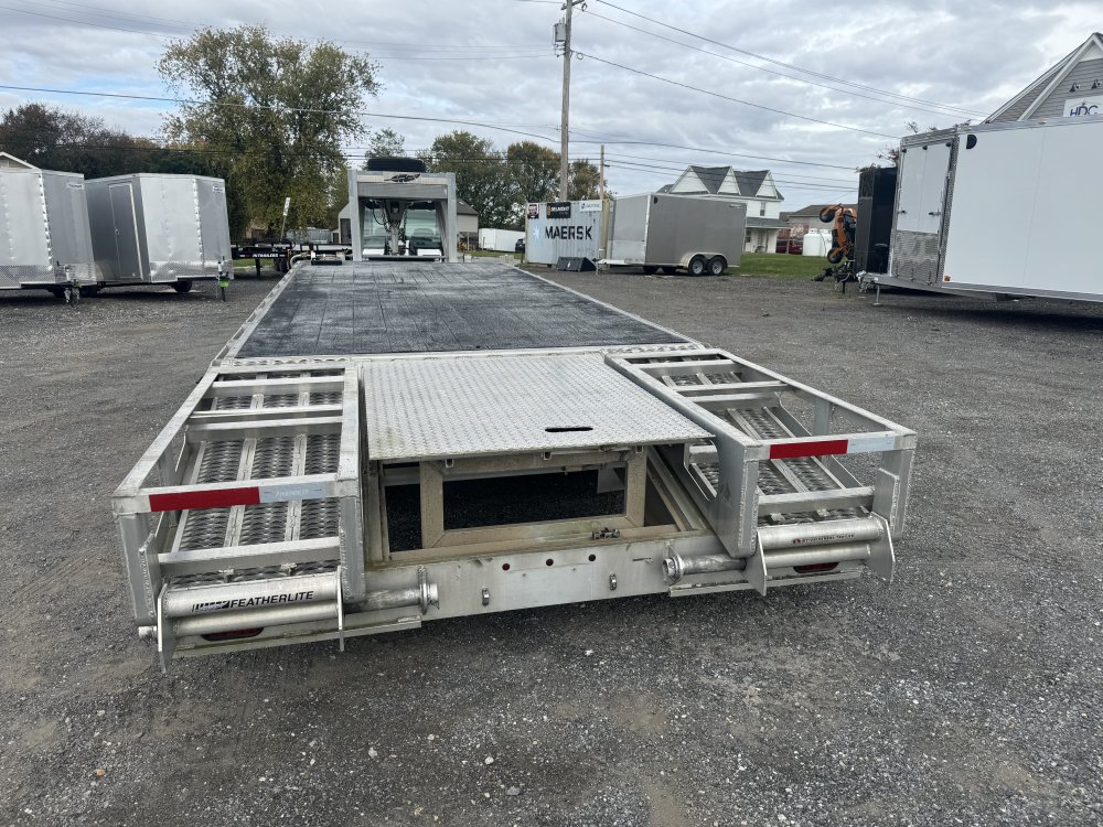 8.5x24 Featherlite Gooseneck