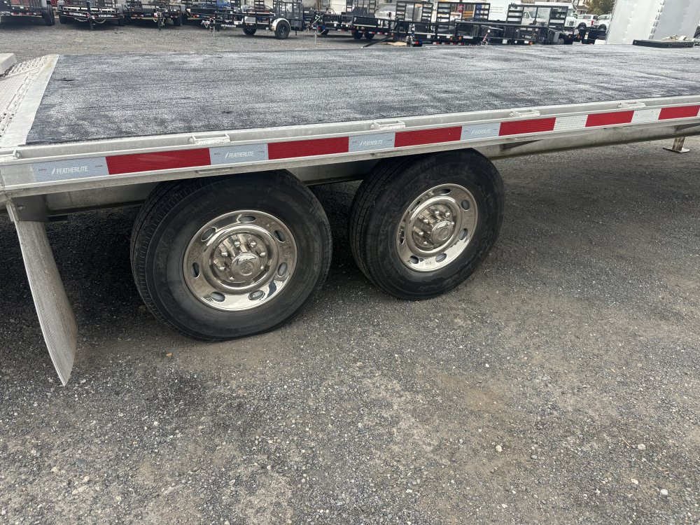 8.5x24 Featherlite Gooseneck